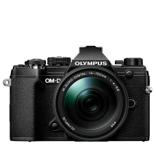 Olympus E-M5 Mark III + obj. 14-150mm EZ
