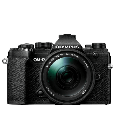Olympus E-M5 Mark III + obj. 14-150mm EZ