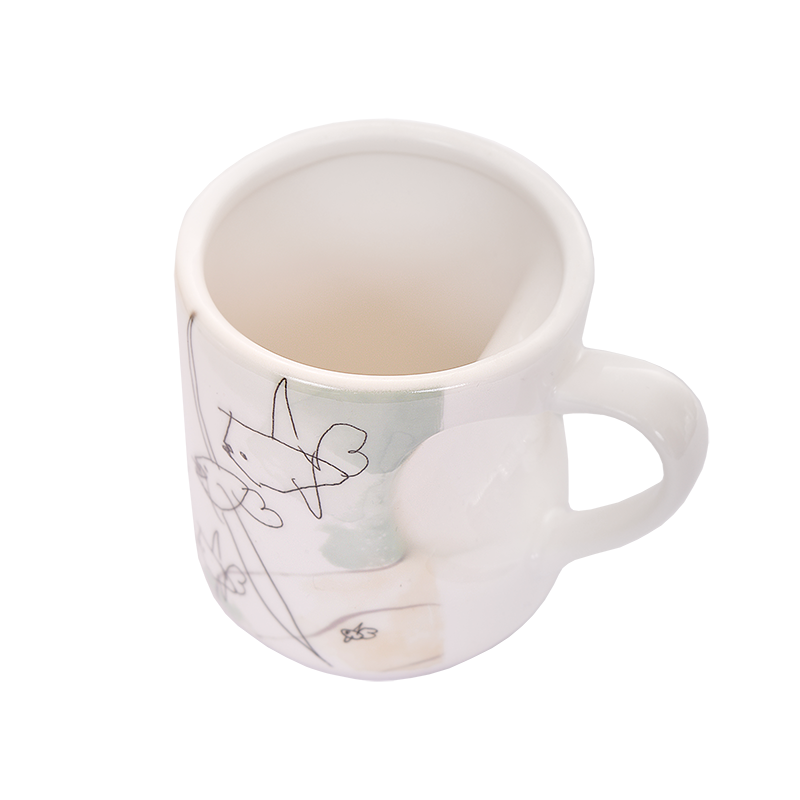 Hrncek s vytvarovanym srdcom