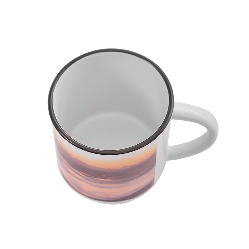 Retro nesmaltovaný hrncek s ciernym lemom