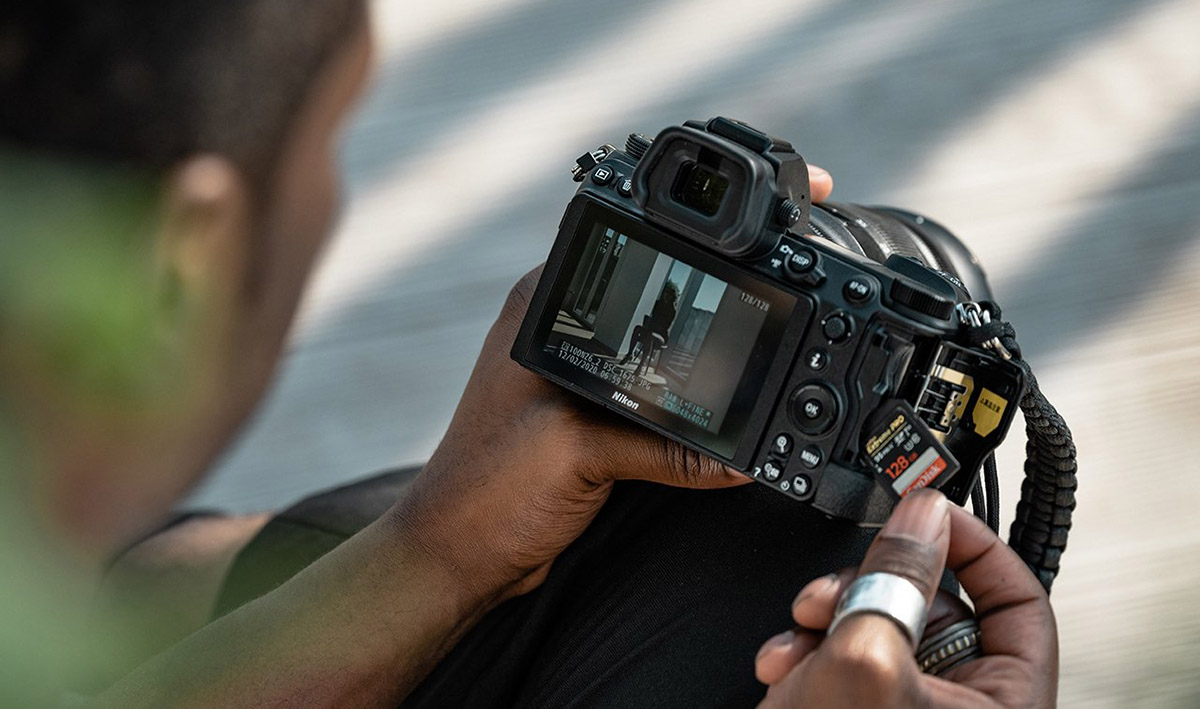Nikon Z6 v ruke